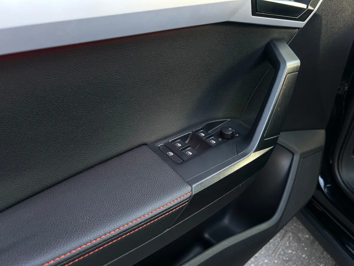 1.0 EcoTSI FR Business Connect, camera, cruise control, carplay, dig. cockpit
