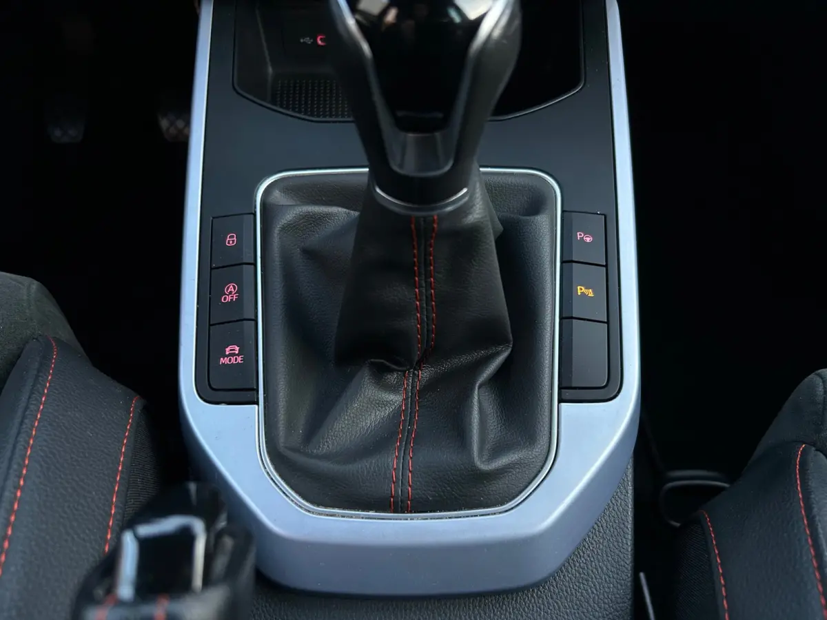 1.0 EcoTSI FR Business Connect, camera, cruise control, carplay, dig. cockpit