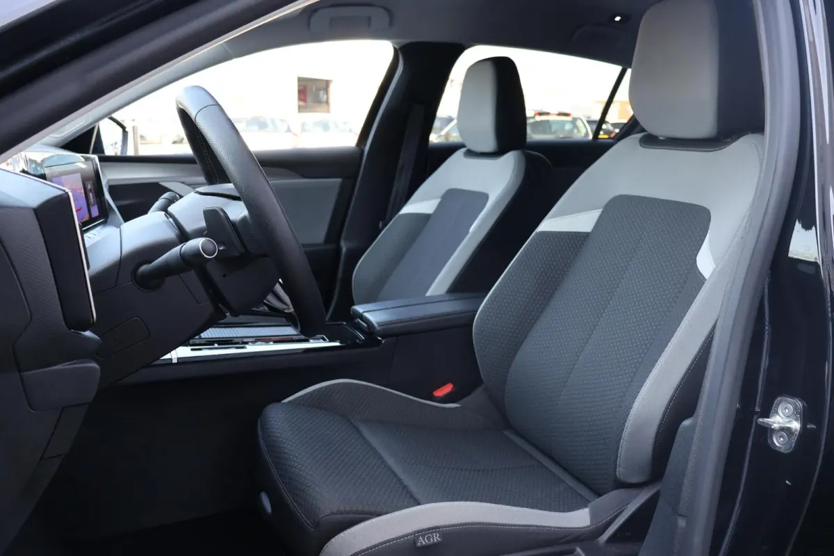 1.6 Hybrid Business Edition 1e Eigenaar | Volledig Onderh | NAP | BTW | Winterpack | Camera | Navi | 1 Kabel | Carplay | Climate |  LED | DAB | Keyless | PDC