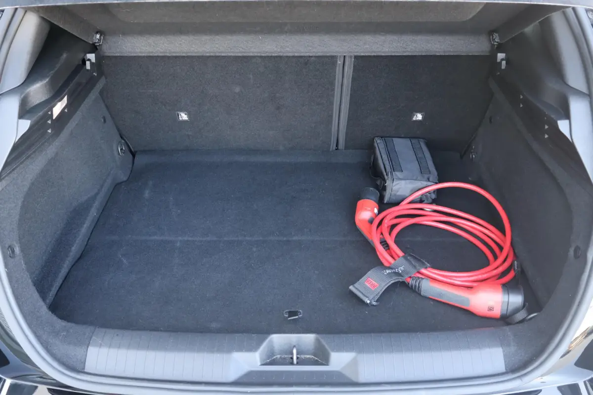 1.6 Hybrid Business Edition 1e Eigenaar | Volledig Onderh | NAP | BTW | Winterpack | Camera | Navi | 1 Kabel | Carplay | Climate |  LED | DAB | Keyless | PDC