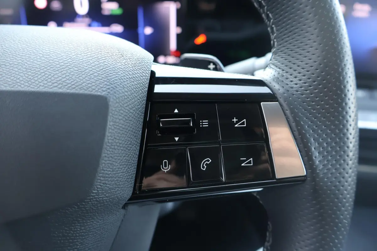 1.6 Hybrid Business Edition 1e Eigenaar | Volledig Onderh | NAP | BTW | Winterpack | Camera | Navi | 1 Kabel | Carplay | Climate |  LED | DAB | Keyless | PDC