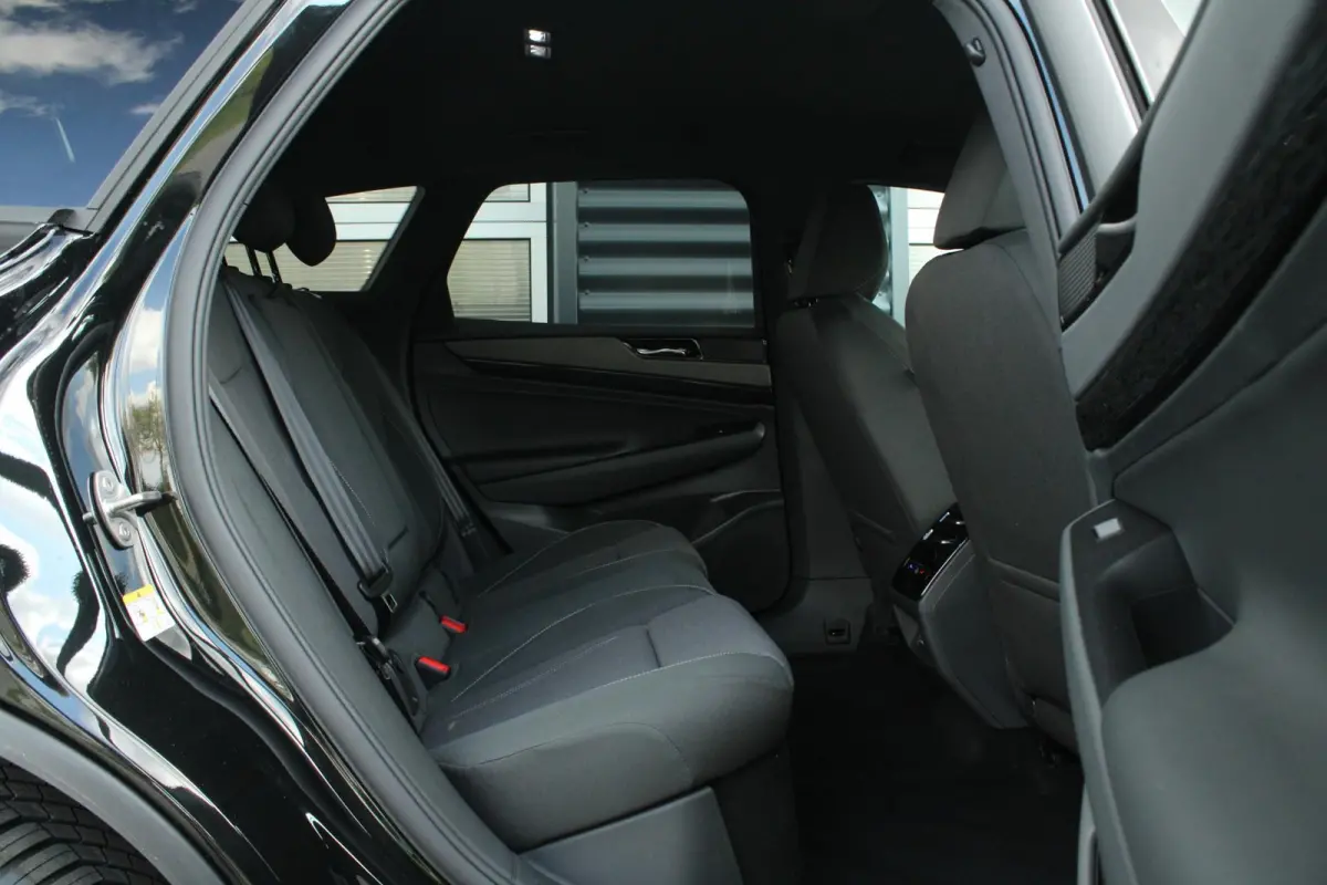 286pk Limited Edition 77 kWh | Black Edition Pakket | Trekhaak Wegklapbaar