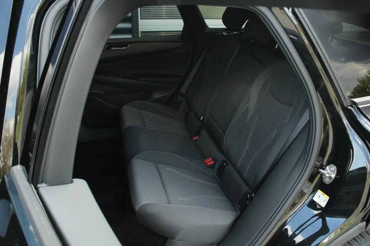286pk Limited Edition 77 kWh | Black Edition Pakket | Trekhaak Wegklapbaar
