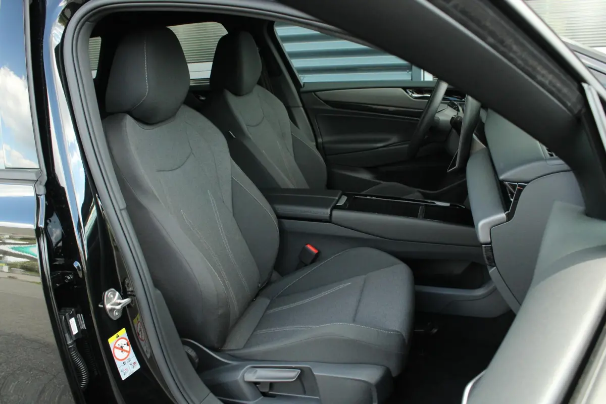 286pk Limited Edition 77 kWh | Black Edition Pakket | Trekhaak Wegklapbaar