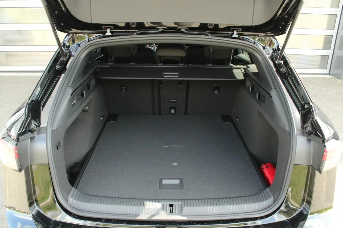 286pk Limited Edition 77 kWh | Black Edition Pakket | Trekhaak Wegklapbaar