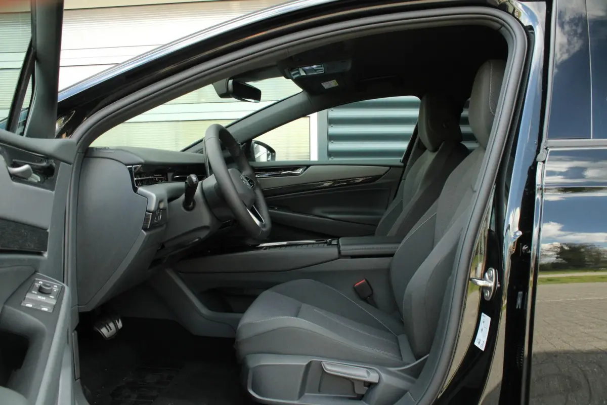 286pk Limited Edition 77 kWh | Black Edition Pakket | Trekhaak Wegklapbaar