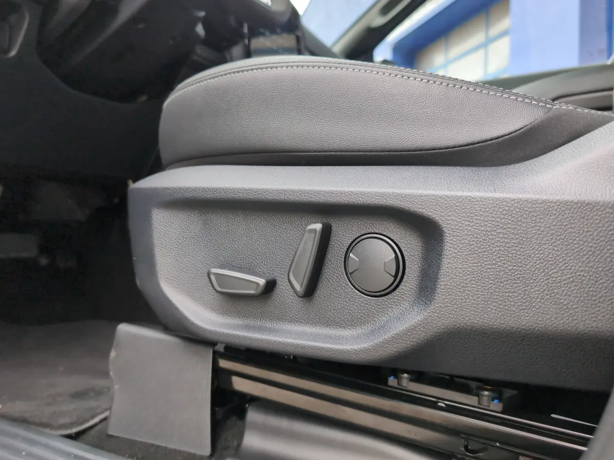 Plug-in-Hybrid Stormtrak e-4WD | 3500KG Trekgewicht | 5 Persoons | 360 Camera | Elektrische Rollertop |