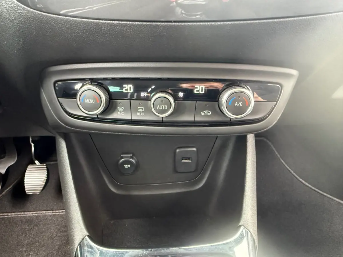 1.2 TURBO ELEGANCE 110PK AIRCO NAVI CARPLAY LMV LED.