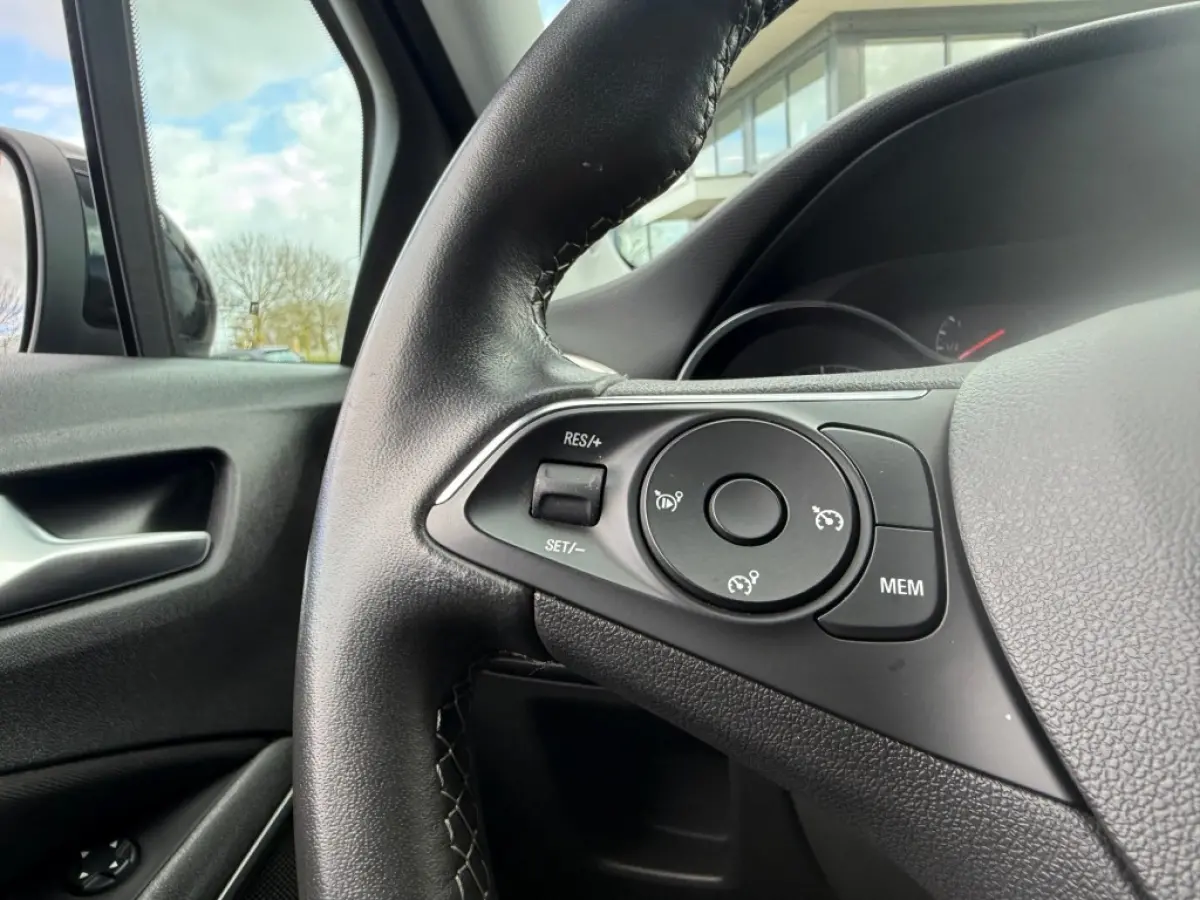 1.2 TURBO ELEGANCE 110PK AIRCO NAVI CARPLAY LMV LED.