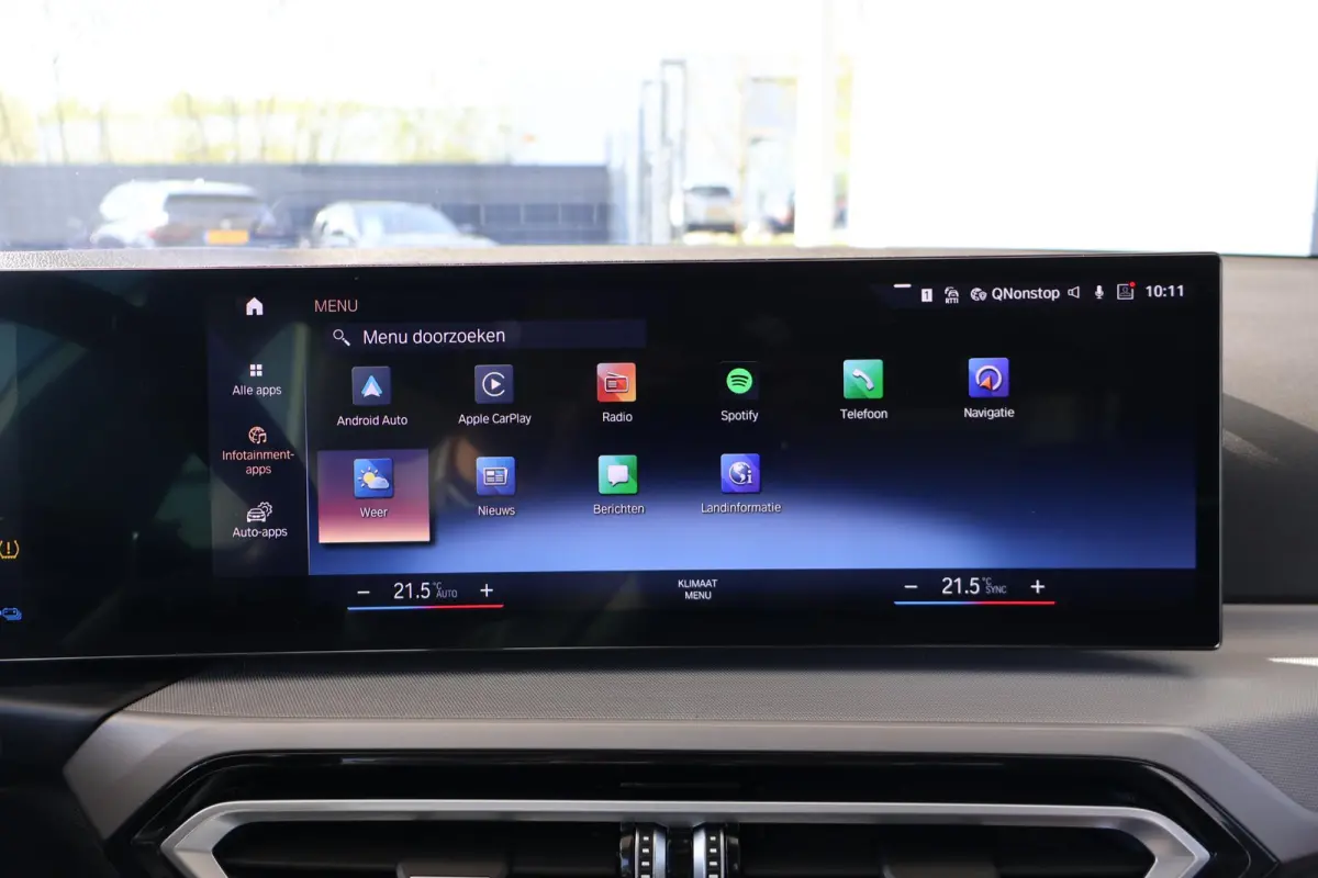 320e | LCI met Widescreen Display | Leder | Camera | Parkeersensoren voor en achter | Climate Control | Sportstoelen