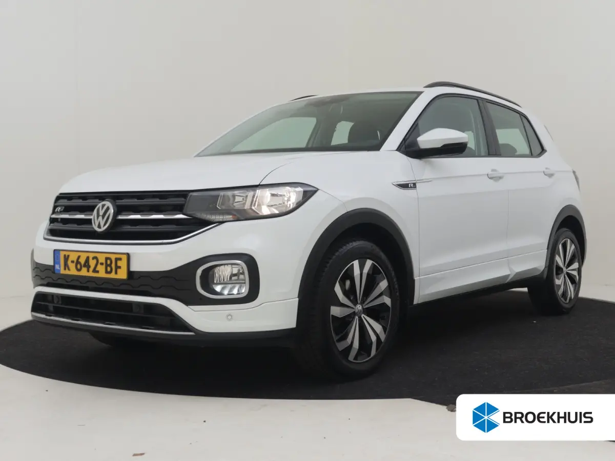 1.0 TSI Life 95Pk | R-Line l Trekhaak | Stoelverwarming | Dodehoek detectie | Parkeersensoren V+A | Cruise control | R-line | 17"LMV