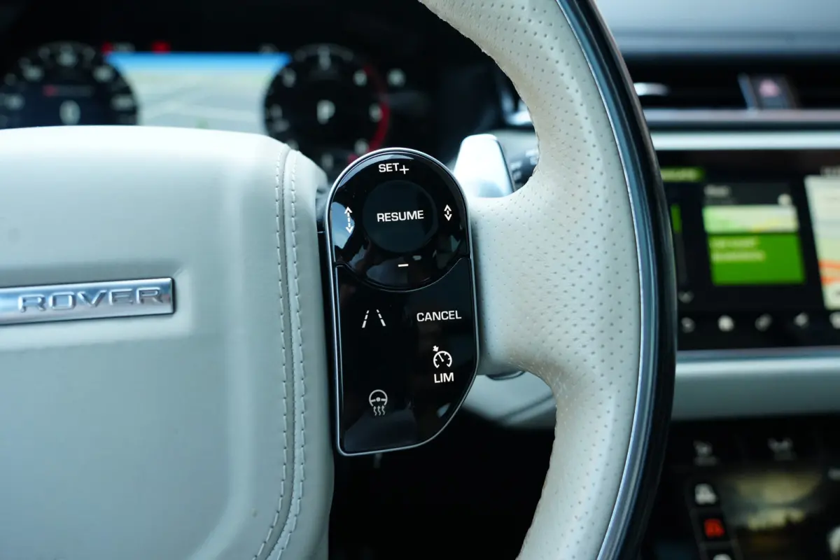 3.0 V6 AWD First Edition | 300PK | Pano | Meridian | 360° | Trekhaak | HUD | Land Rover Range Rover Velar First Edition 300 PK met 3.0 V6 diesel, panoramadak, Meridian Signature Sound Syste