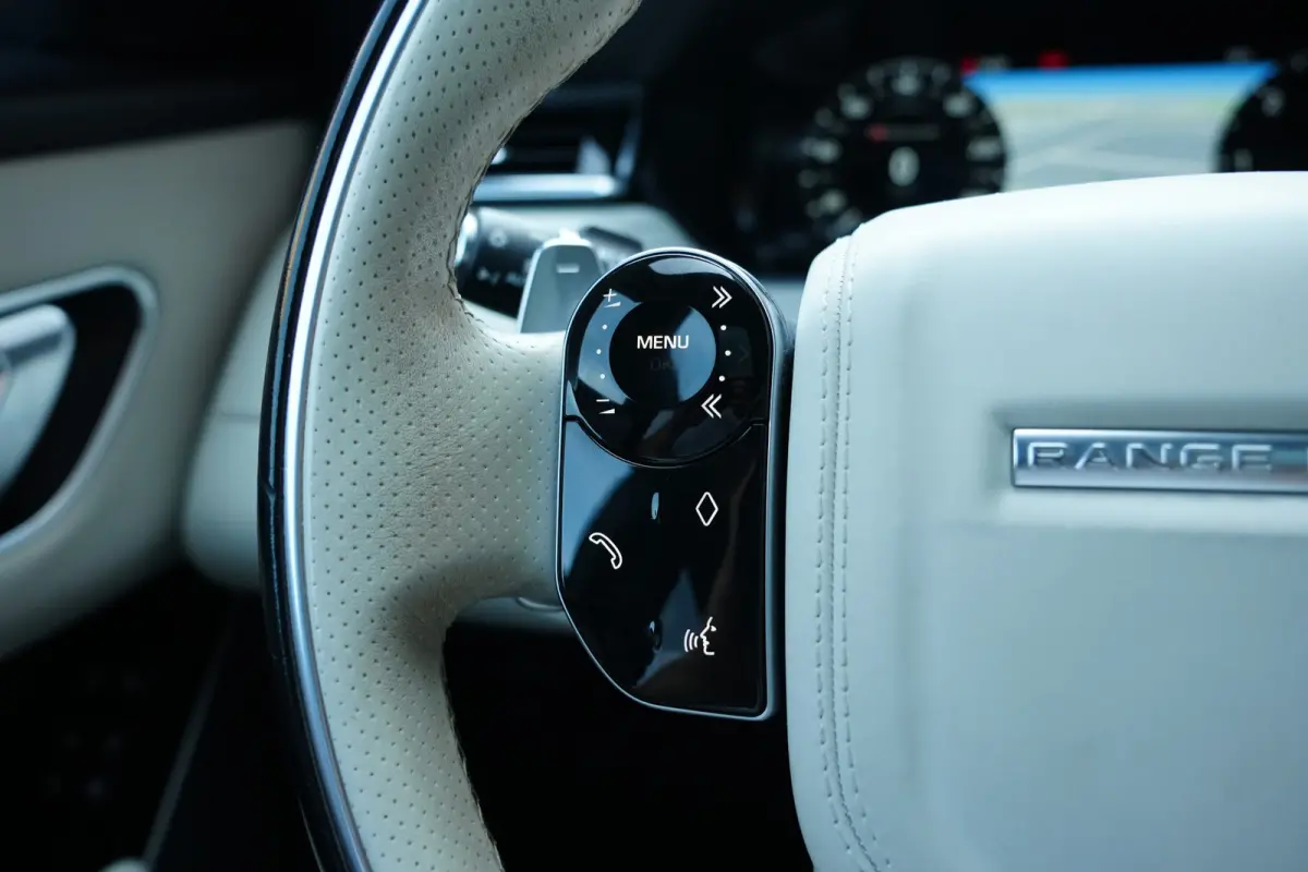 3.0 V6 AWD First Edition | 300PK | Pano | Meridian | 360° | Trekhaak | HUD | Land Rover Range Rover Velar First Edition 300 PK met 3.0 V6 diesel, panoramadak, Meridian Signature Sound Syste