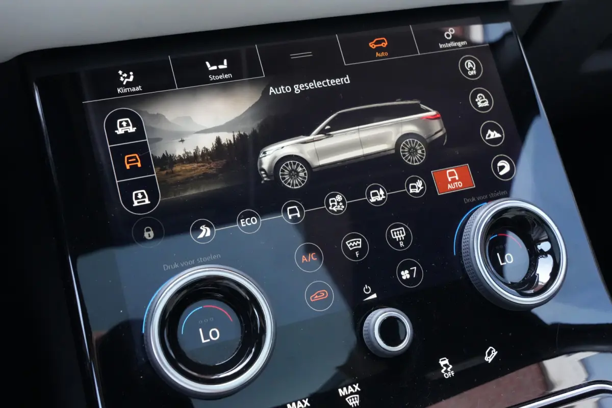 3.0 V6 AWD First Edition | 300PK | Pano | Meridian | 360° | Trekhaak | HUD | Land Rover Range Rover Velar First Edition 300 PK met 3.0 V6 diesel, panoramadak, Meridian Signature Sound Syste