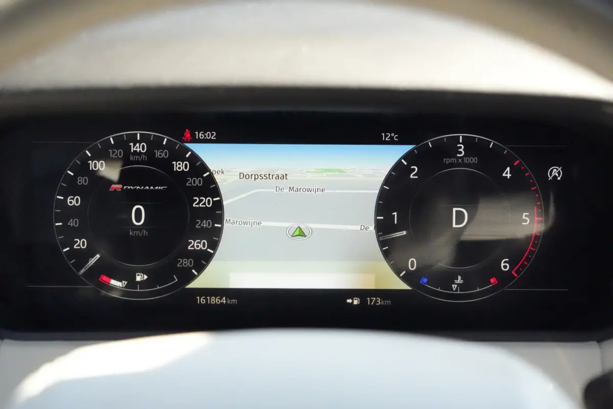 3.0 V6 AWD First Edition | 300PK | Pano | Meridian | 360° | Trekhaak | HUD | Land Rover Range Rover Velar First Edition 300 PK met 3.0 V6 diesel, panoramadak, Meridian Signature Sound Syste
