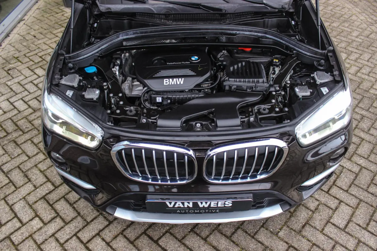sDrive18i Centennial High Executive X-line | 2e eigenaar | Stuurverwarming | LED | Stoelverwarming | Navigatie | Bluetooth | Cruise control | Sportstuur | PDC