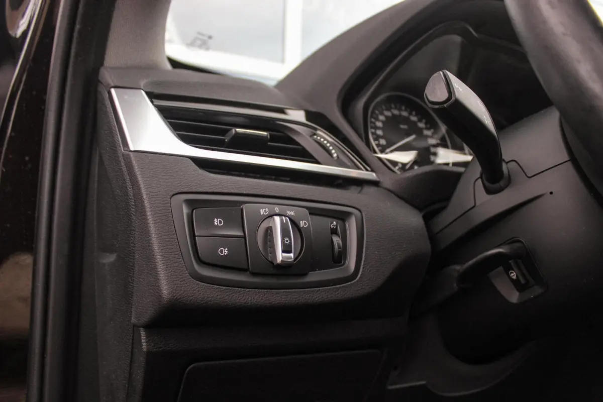 sDrive18i Centennial High Executive X-line | 2e eigenaar | Stuurverwarming | LED | Stoelverwarming | Navigatie | Bluetooth | Cruise control | Sportstuur | PDC