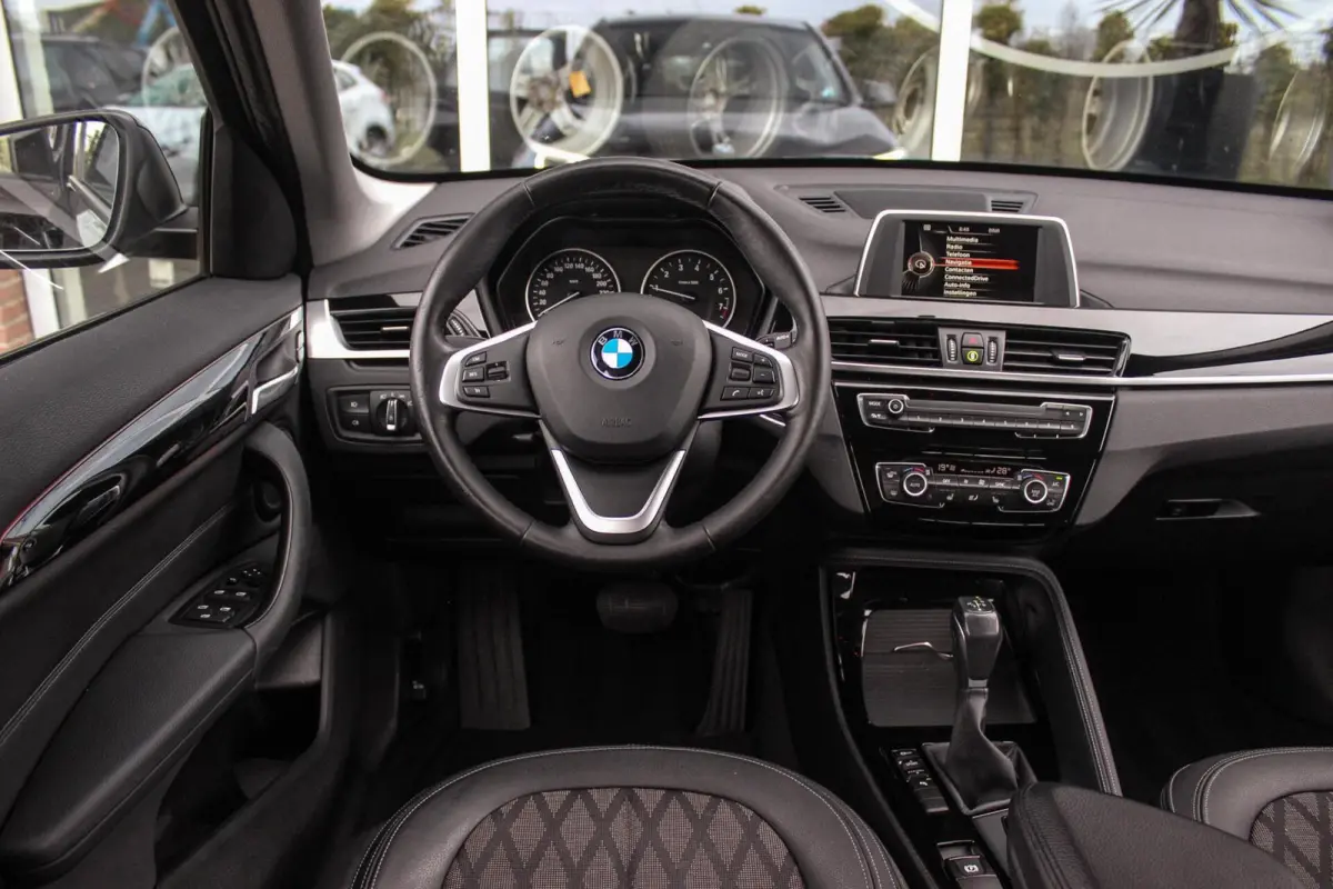 sDrive18i Centennial High Executive X-line | 2e eigenaar | Stuurverwarming | LED | Stoelverwarming | Navigatie | Bluetooth | Cruise control | Sportstuur | PDC