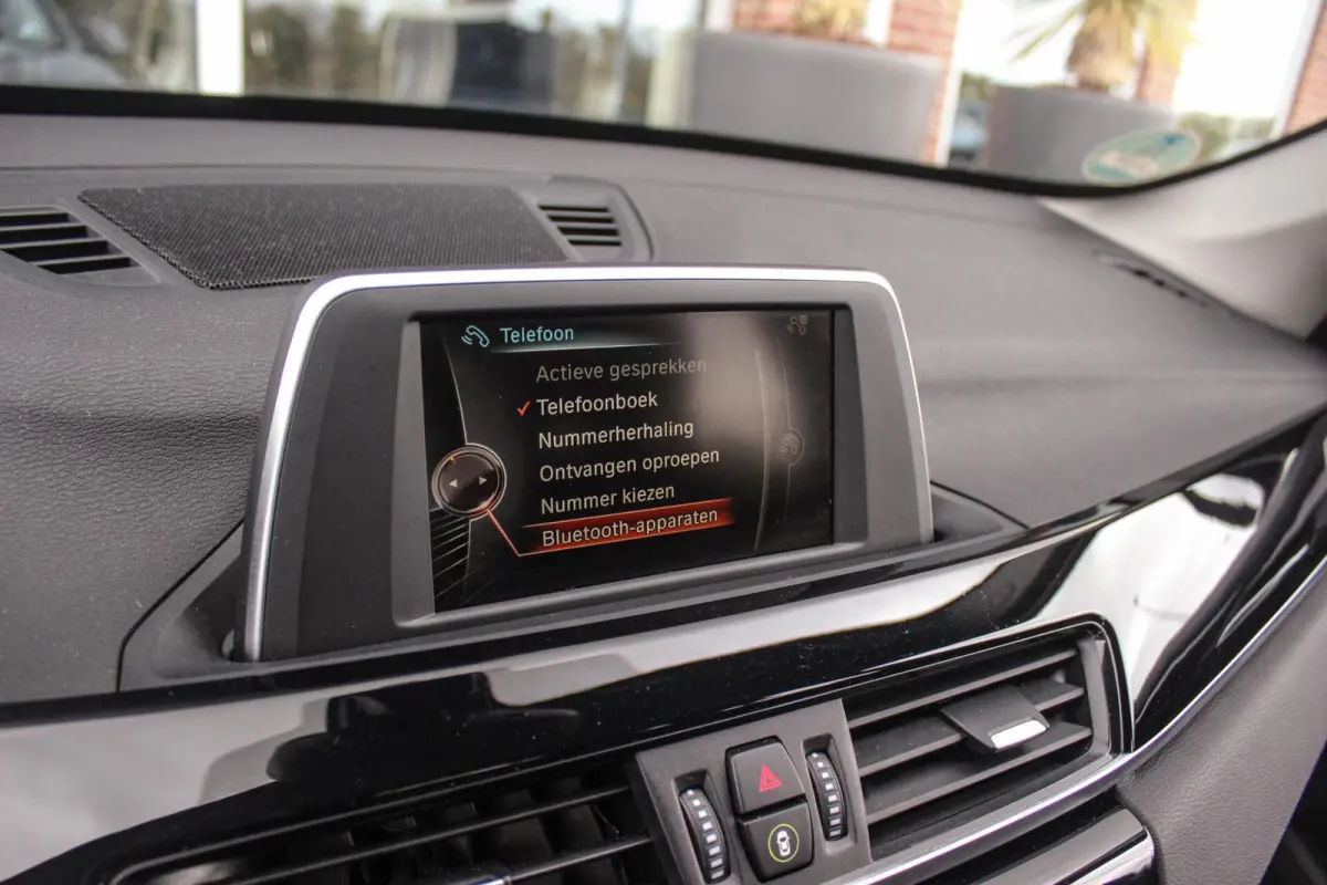 sDrive18i Centennial High Executive X-line | 2e eigenaar | Stuurverwarming | LED | Stoelverwarming | Navigatie | Bluetooth | Cruise control | Sportstuur | PDC