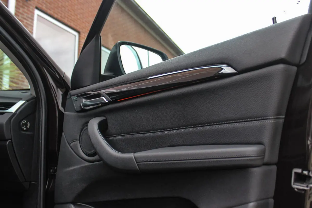 sDrive18i Centennial High Executive X-line | 2e eigenaar | Stuurverwarming | LED | Stoelverwarming | Navigatie | Bluetooth | Cruise control | Sportstuur | PDC