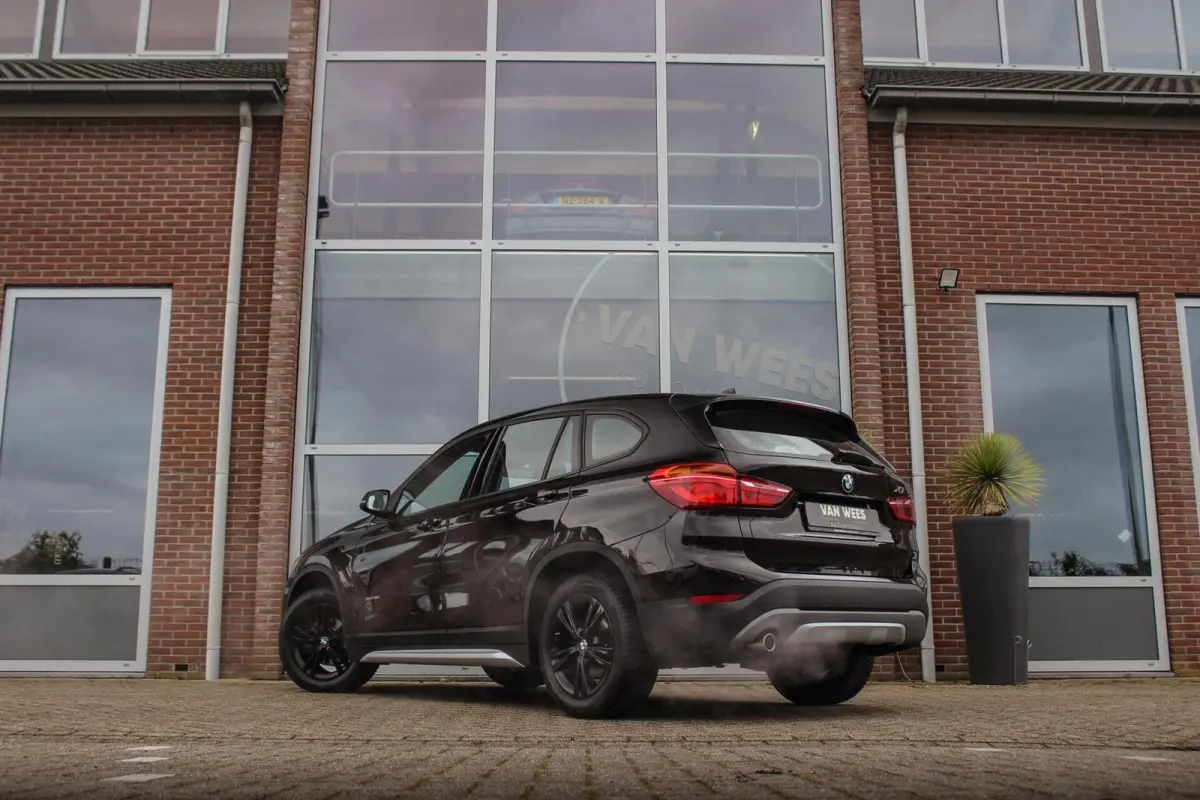sDrive18i Centennial High Executive X-line | 2e eigenaar | Stuurverwarming | LED | Stoelverwarming | Navigatie | Bluetooth | Cruise control | Sportstuur | PDC