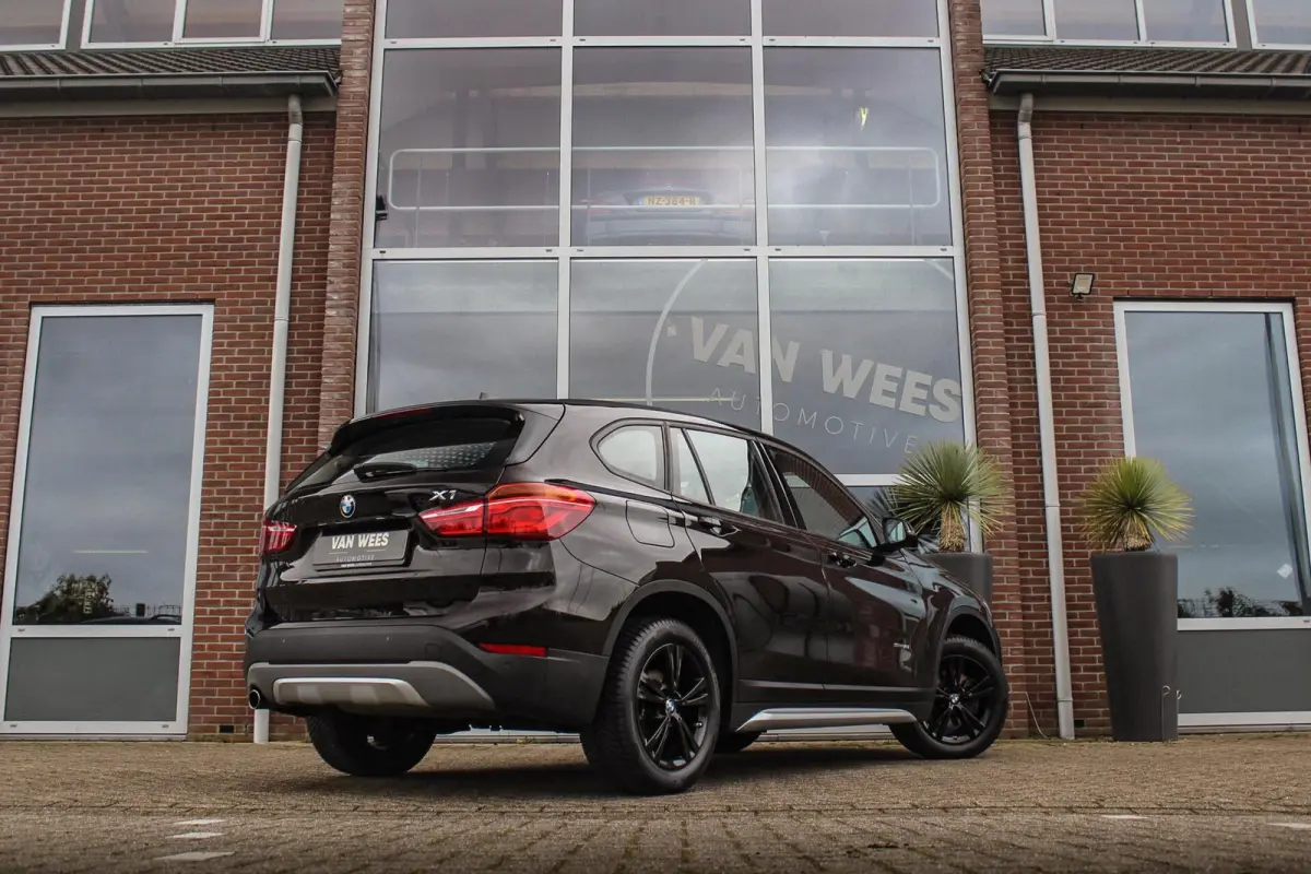 sDrive18i Centennial High Executive X-line | 2e eigenaar | Stuurverwarming | LED | Stoelverwarming | Navigatie | Bluetooth | Cruise control | Sportstuur | PDC