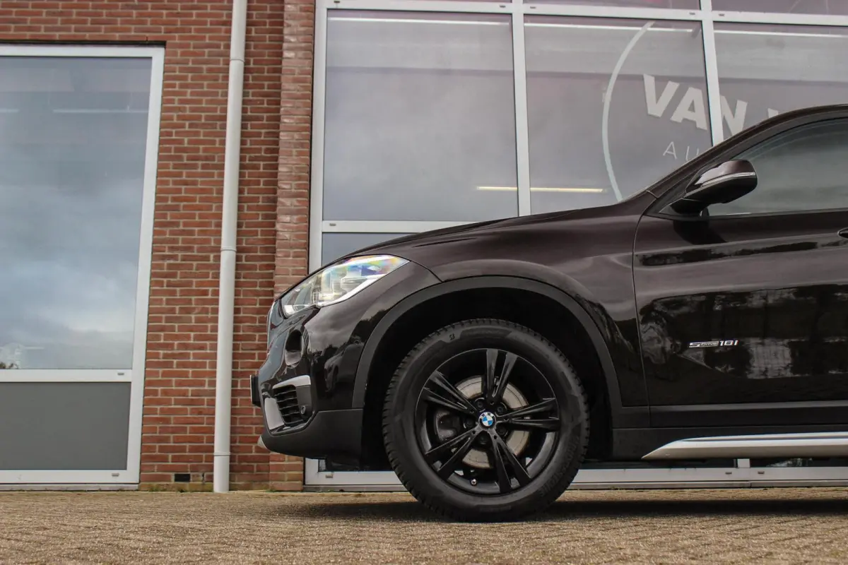 sDrive18i Centennial High Executive X-line | 2e eigenaar | Stuurverwarming | LED | Stoelverwarming | Navigatie | Bluetooth | Cruise control | Sportstuur | PDC