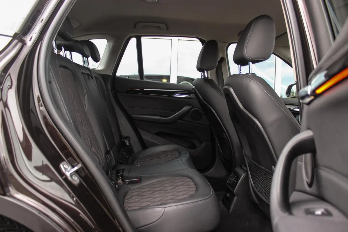 sDrive18i Centennial High Executive X-line | 2e eigenaar | Stuurverwarming | LED | Stoelverwarming | Navigatie | Bluetooth | Cruise control | Sportstuur | PDC