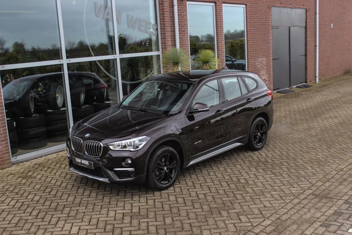 sDrive18i Centennial High Executive X-line | 2e eigenaar | Stuurverwarming | LED | Stoelverwarming | Navigatie | Bluetooth | Cruise control | Sportstuur | PDC