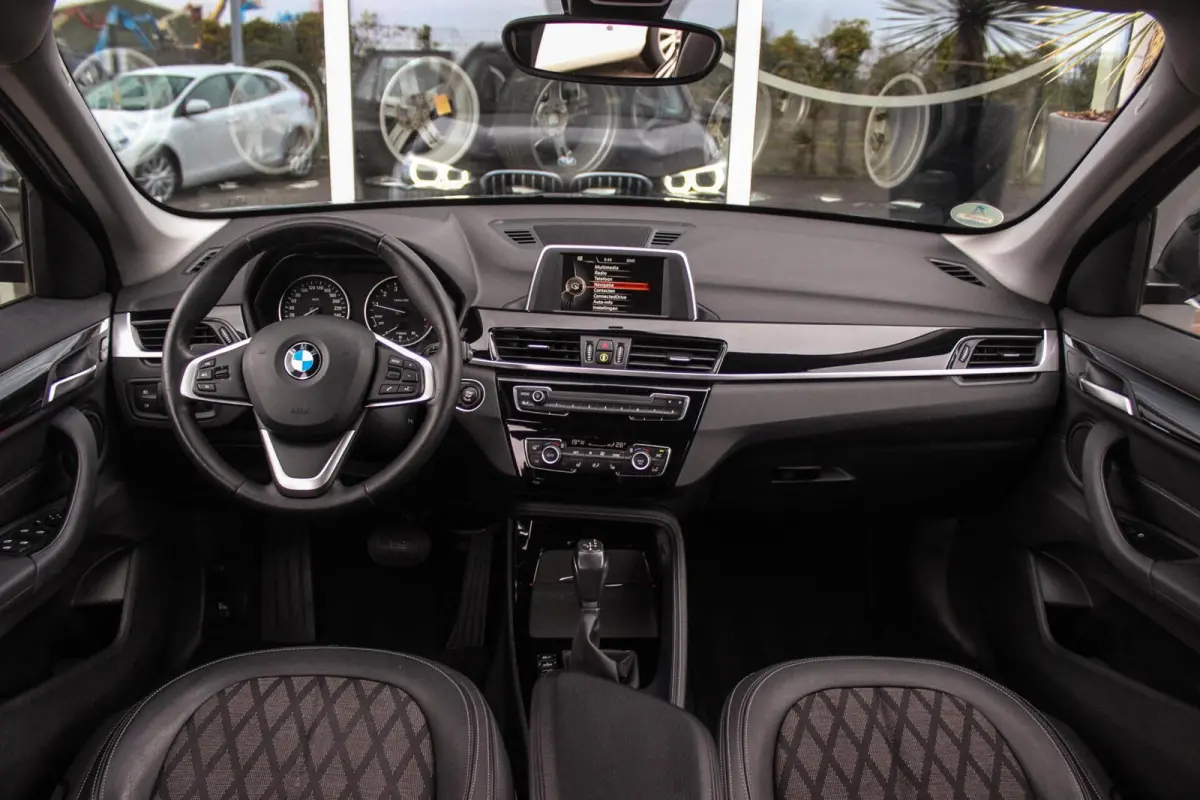 sDrive18i Centennial High Executive X-line | 2e eigenaar | Stuurverwarming | LED | Stoelverwarming | Navigatie | Bluetooth | Cruise control | Sportstuur | PDC