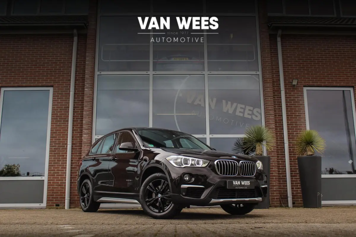 sDrive18i Centennial High Executive X-line | 2e eigenaar | Stuurverwarming | LED | Stoelverwarming | Navigatie | Bluetooth | Cruise control | Sportstuur | PDC