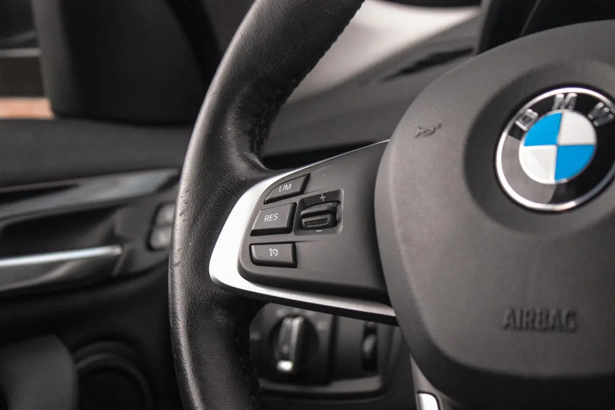 sDrive18i Centennial High Executive X-line | 2e eigenaar | Stuurverwarming | LED | Stoelverwarming | Navigatie | Bluetooth | Cruise control | Sportstuur | PDC
