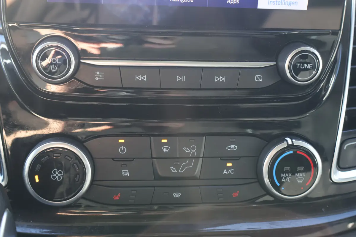 2.0 TDCI 130pk L1 H1 Limited Automaat