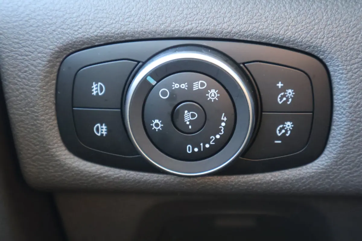 2.0 TDCI 130pk L1 H1 Limited Automaat