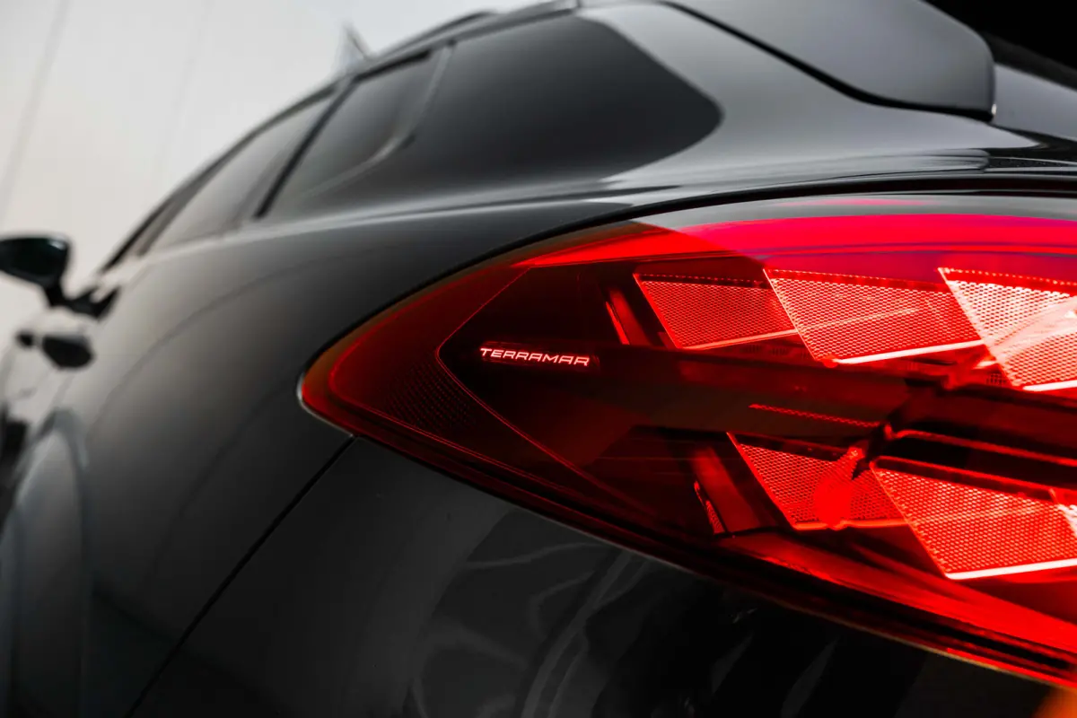 1.5 TSI e-Hybrid 272pk VZ Performance | Sennheiser sound sytem | Alcantara bekleding | Head-up display | Panoramadak | Elektrisch verstelb. voorstoelen | Navigatie | 20" LMV