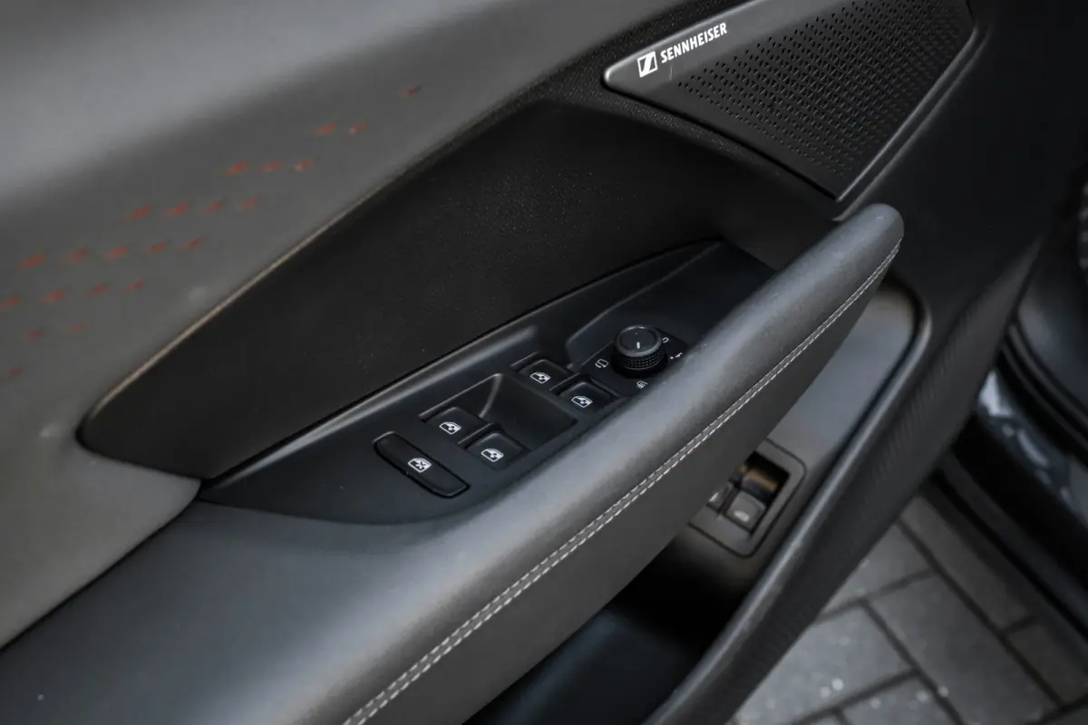 1.5 TSI e-Hybrid 272pk VZ Performance | Sennheiser sound sytem | Alcantara bekleding | Head-up display | Panoramadak | Elektrisch verstelb. voorstoelen | Navigatie | 20" LMV