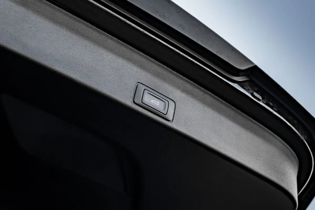 1.5 TSI e-Hybrid 272pk VZ Performance | Sennheiser sound sytem | Alcantara bekleding | Head-up display | Panoramadak | Elektrisch verstelb. voorstoelen | Navigatie | 20" LMV