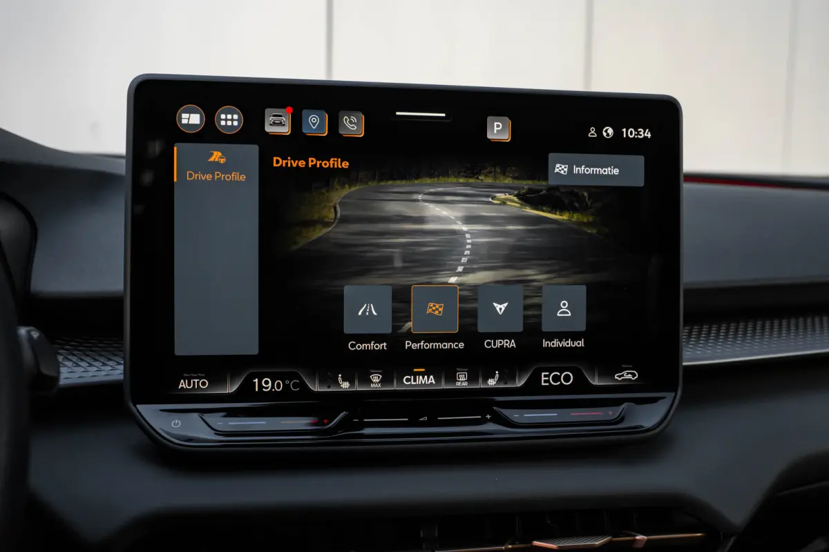1.5 TSI e-Hybrid 272pk VZ Performance | Sennheiser sound sytem | Alcantara bekleding | Head-up display | Panoramadak | Elektrisch verstelb. voorstoelen | Navigatie | 20" LMV