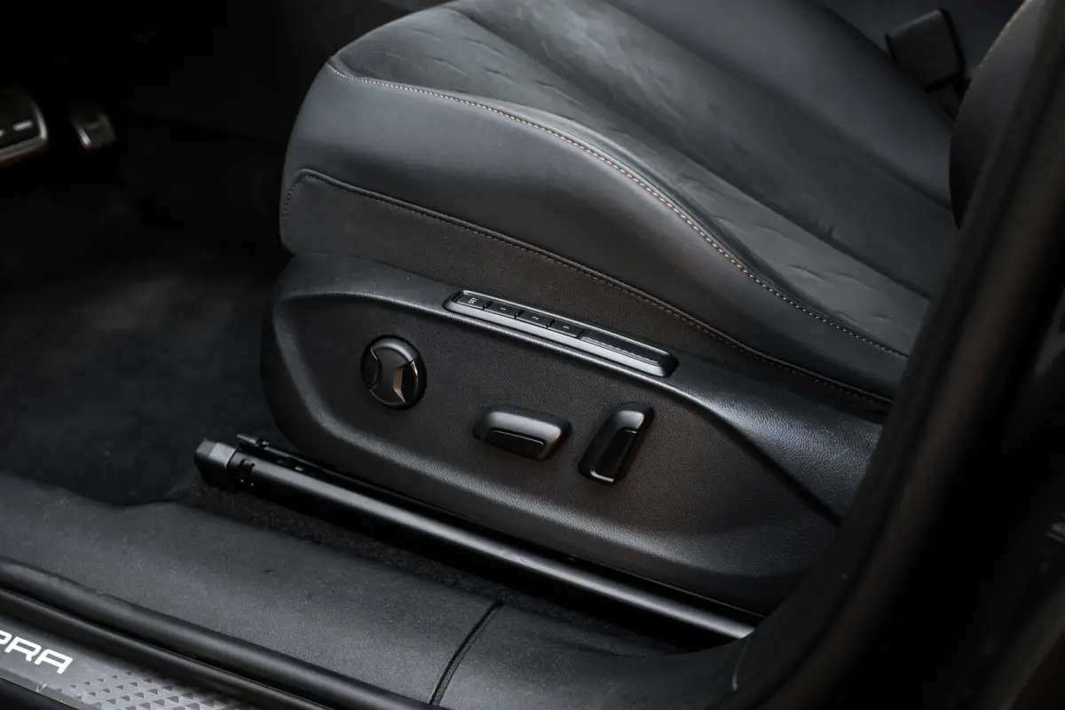 1.5 TSI e-Hybrid 272pk VZ Performance | Sennheiser sound sytem | Alcantara bekleding | Head-up display | Panoramadak | Elektrisch verstelb. voorstoelen | Navigatie | 20" LMV