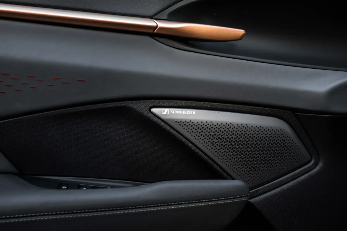 1.5 TSI e-Hybrid 272pk VZ Performance | Sennheiser sound sytem | Alcantara bekleding | Head-up display | Panoramadak | Elektrisch verstelb. voorstoelen | Navigatie | 20" LMV