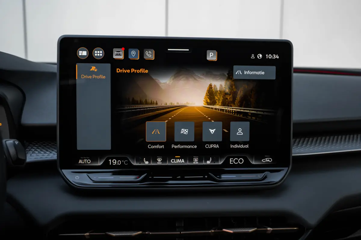 1.5 TSI e-Hybrid 272pk VZ Performance | Sennheiser sound sytem | Alcantara bekleding | Head-up display | Panoramadak | Elektrisch verstelb. voorstoelen | Navigatie | 20" LMV