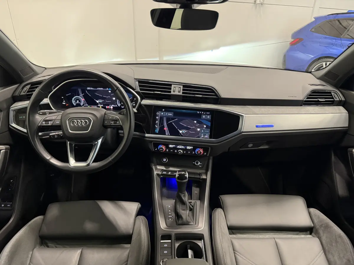 45 TFSI e Edition PANO/TREKHAAK/LEER-SPORT/MEMORY/ACC/MATRIX/SFEER/KEYLESS/CARPLAY/EL.A.KLEP/DONKERE-HEMEL/BLACK-OPTIC/FLORETTSILBER/VOLLEDIG AUDI DEALER HISTORIE