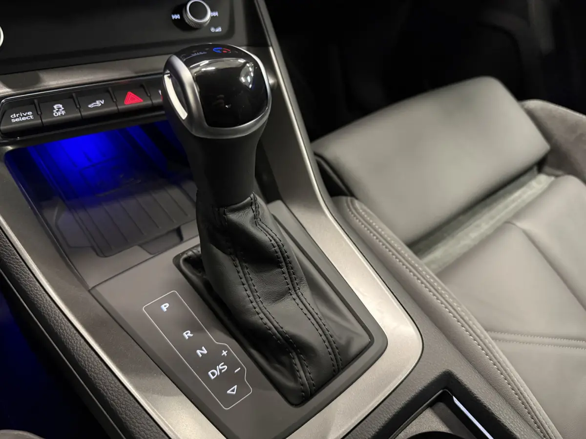 45 TFSI e Edition PANO/TREKHAAK/LEER-SPORT/MEMORY/ACC/MATRIX/SFEER/KEYLESS/CARPLAY/EL.A.KLEP/DONKERE-HEMEL/BLACK-OPTIC/FLORETTSILBER/VOLLEDIG AUDI DEALER HISTORIE