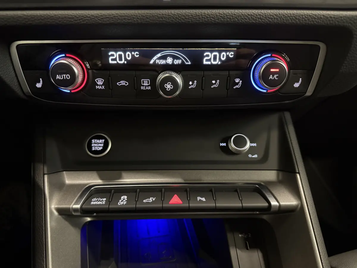 45 TFSI e Edition PANO/TREKHAAK/LEER-SPORT/MEMORY/ACC/MATRIX/SFEER/KEYLESS/CARPLAY/EL.A.KLEP/DONKERE-HEMEL/BLACK-OPTIC/FLORETTSILBER/VOLLEDIG AUDI DEALER HISTORIE