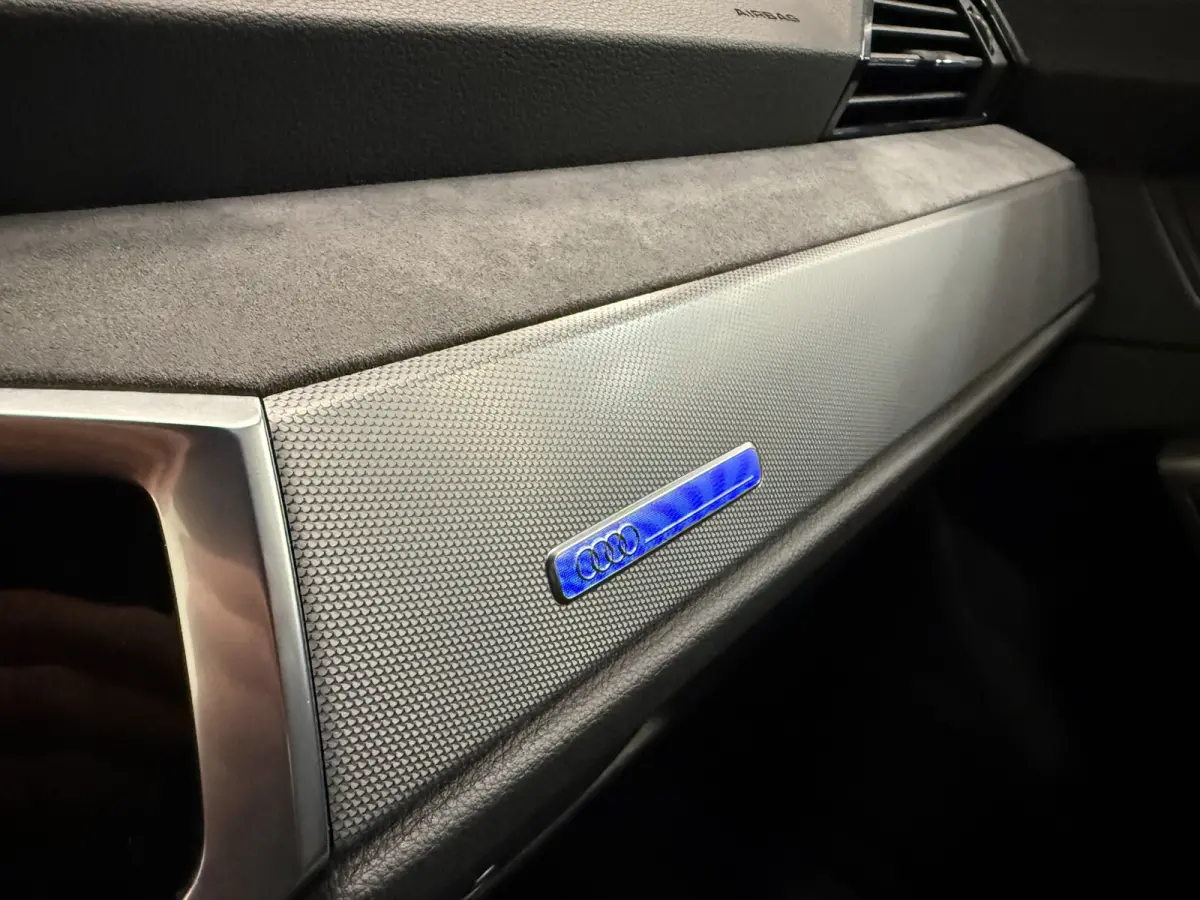 45 TFSI e Edition PANO/TREKHAAK/LEER-SPORT/MEMORY/ACC/MATRIX/SFEER/KEYLESS/CARPLAY/EL.A.KLEP/DONKERE-HEMEL/BLACK-OPTIC/FLORETTSILBER/VOLLEDIG AUDI DEALER HISTORIE