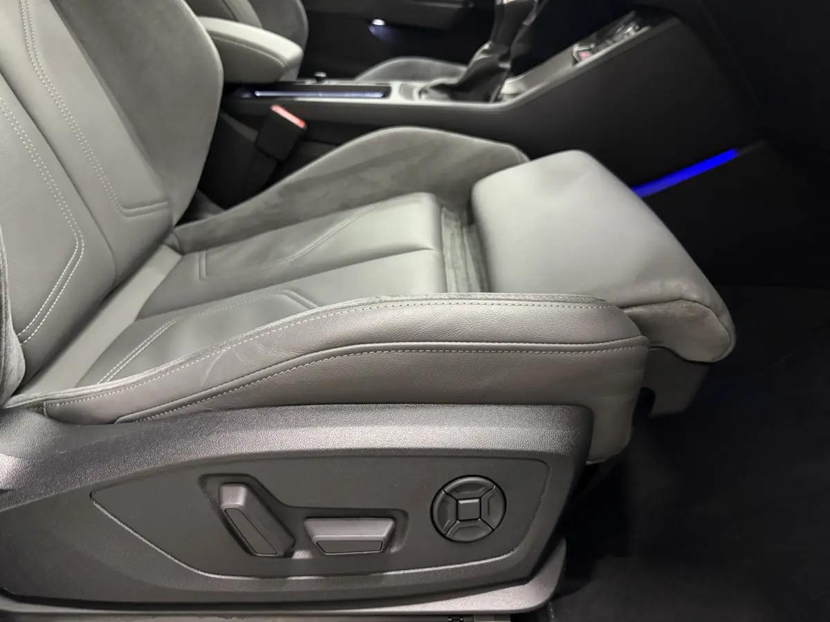 45 TFSI e Edition PANO/TREKHAAK/LEER-SPORT/MEMORY/ACC/MATRIX/SFEER/KEYLESS/CARPLAY/EL.A.KLEP/DONKERE-HEMEL/BLACK-OPTIC/FLORETTSILBER/VOLLEDIG AUDI DEALER HISTORIE