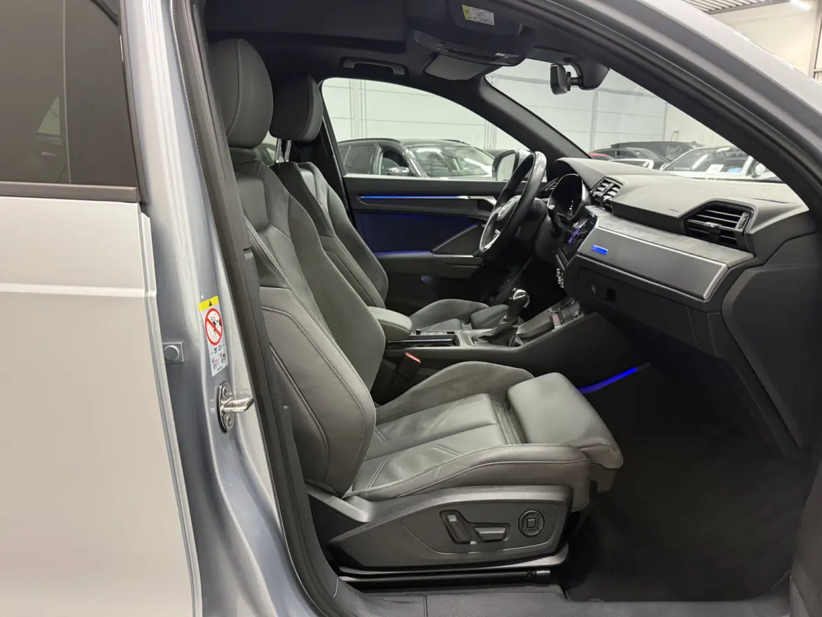 45 TFSI e Edition PANO/TREKHAAK/LEER-SPORT/MEMORY/ACC/MATRIX/SFEER/KEYLESS/CARPLAY/EL.A.KLEP/DONKERE-HEMEL/BLACK-OPTIC/FLORETTSILBER/VOLLEDIG AUDI DEALER HISTORIE