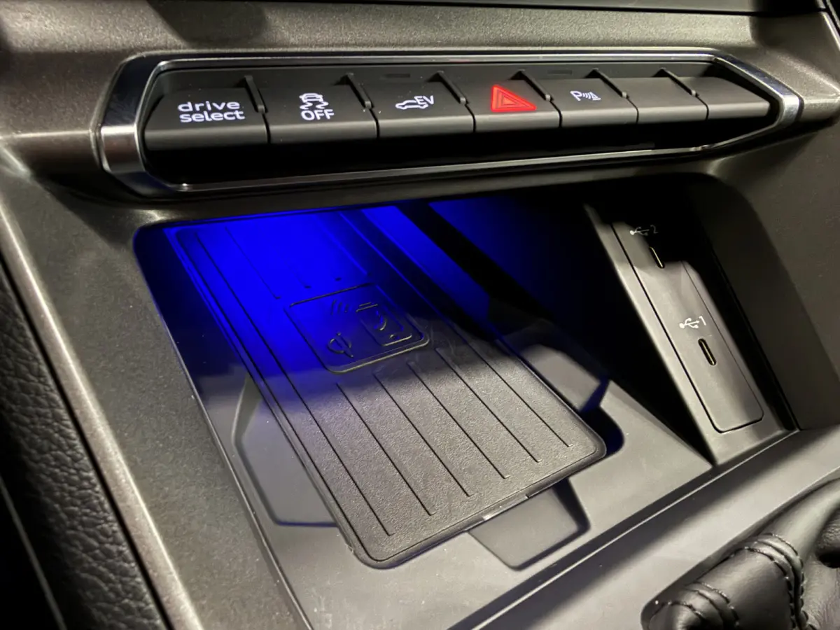 45 TFSI e Edition PANO/TREKHAAK/LEER-SPORT/MEMORY/ACC/MATRIX/SFEER/KEYLESS/CARPLAY/EL.A.KLEP/DONKERE-HEMEL/BLACK-OPTIC/FLORETTSILBER/VOLLEDIG AUDI DEALER HISTORIE