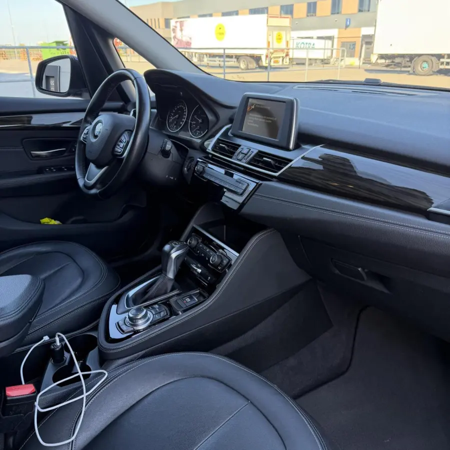 218i Luxury 2016 / Automaat