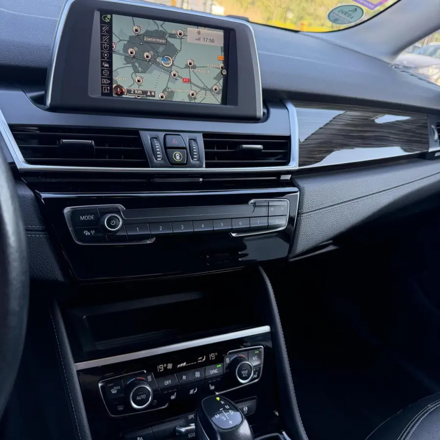 218i Luxury 2016 / Automaat